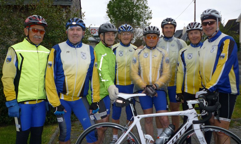 2012-05-18 02 Les 8 au depart.JPG